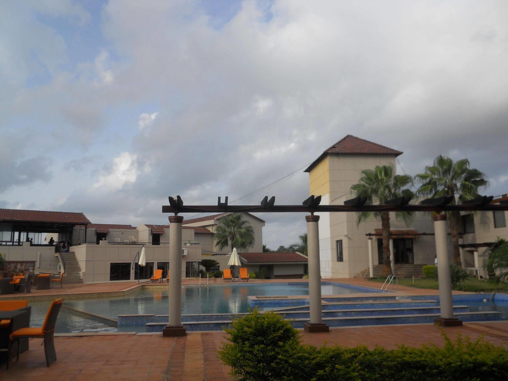 Cotton County Club And Resort Hubli Dış mekan fotoğraf