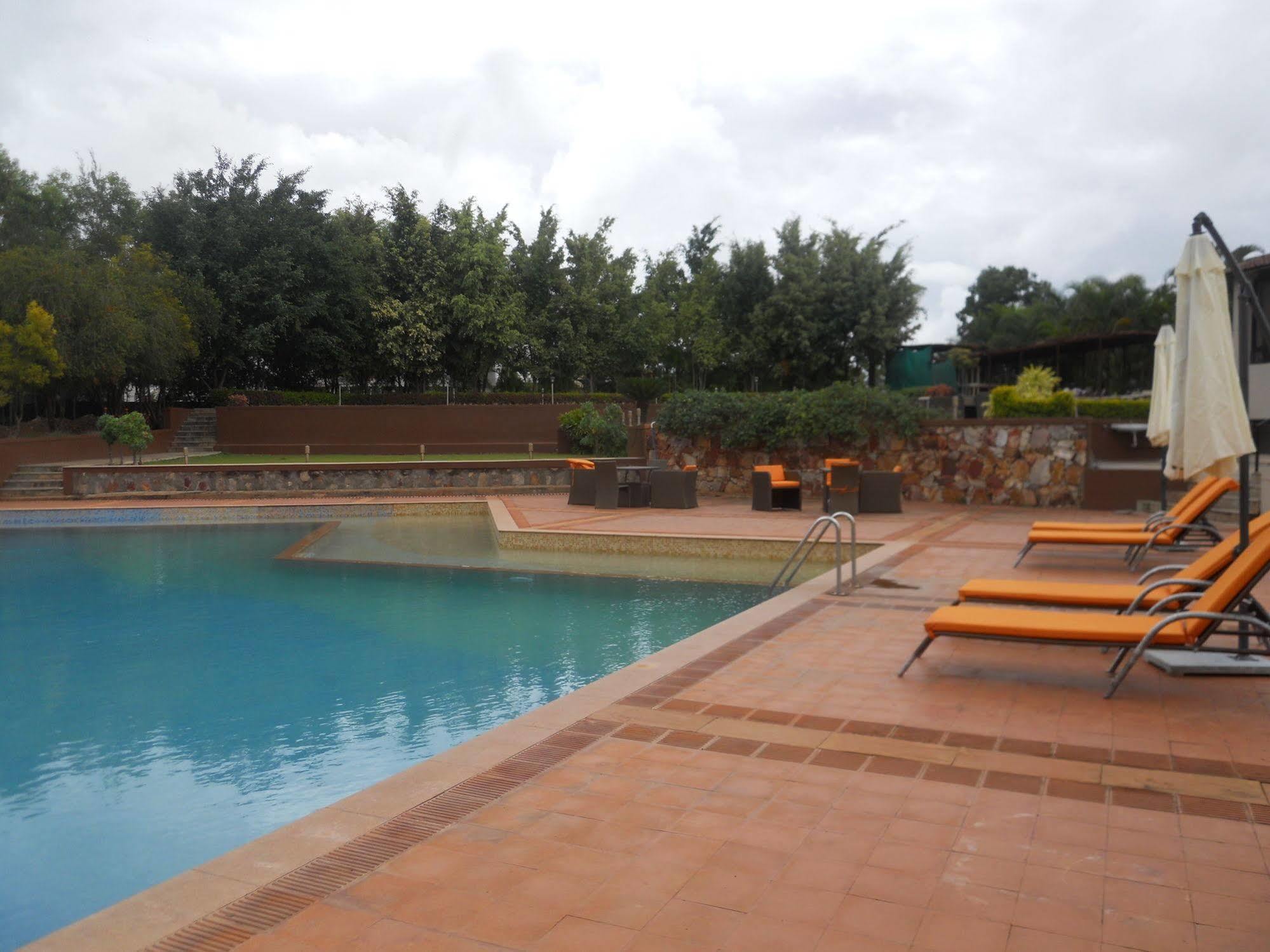 Cotton County Club And Resort Hubli Dış mekan fotoğraf