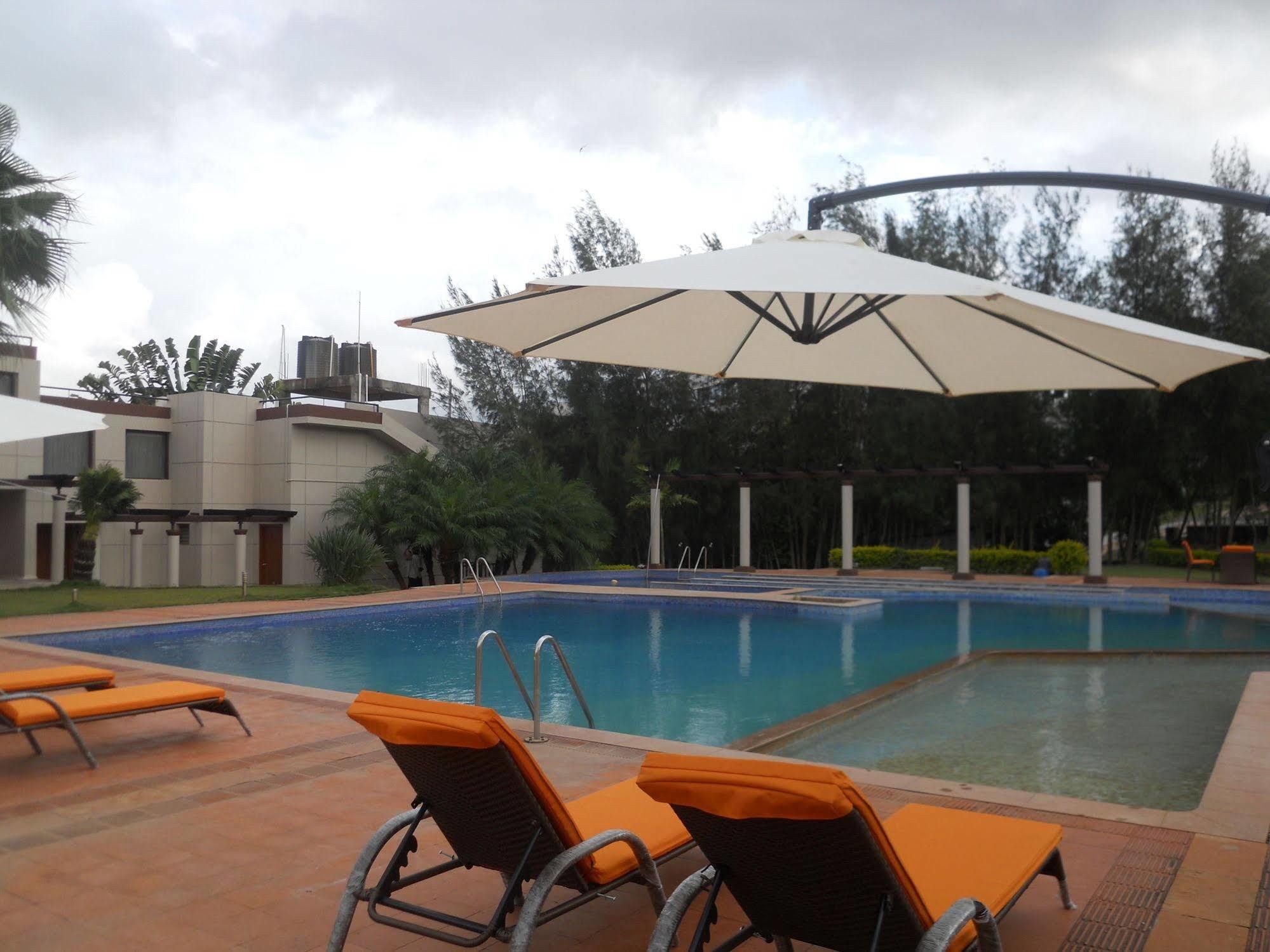 Cotton County Club And Resort Hubli Dış mekan fotoğraf