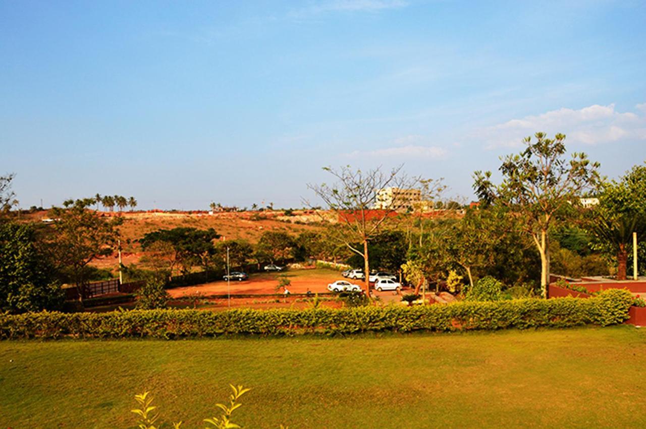Cotton County Club And Resort Hubli Dış mekan fotoğraf