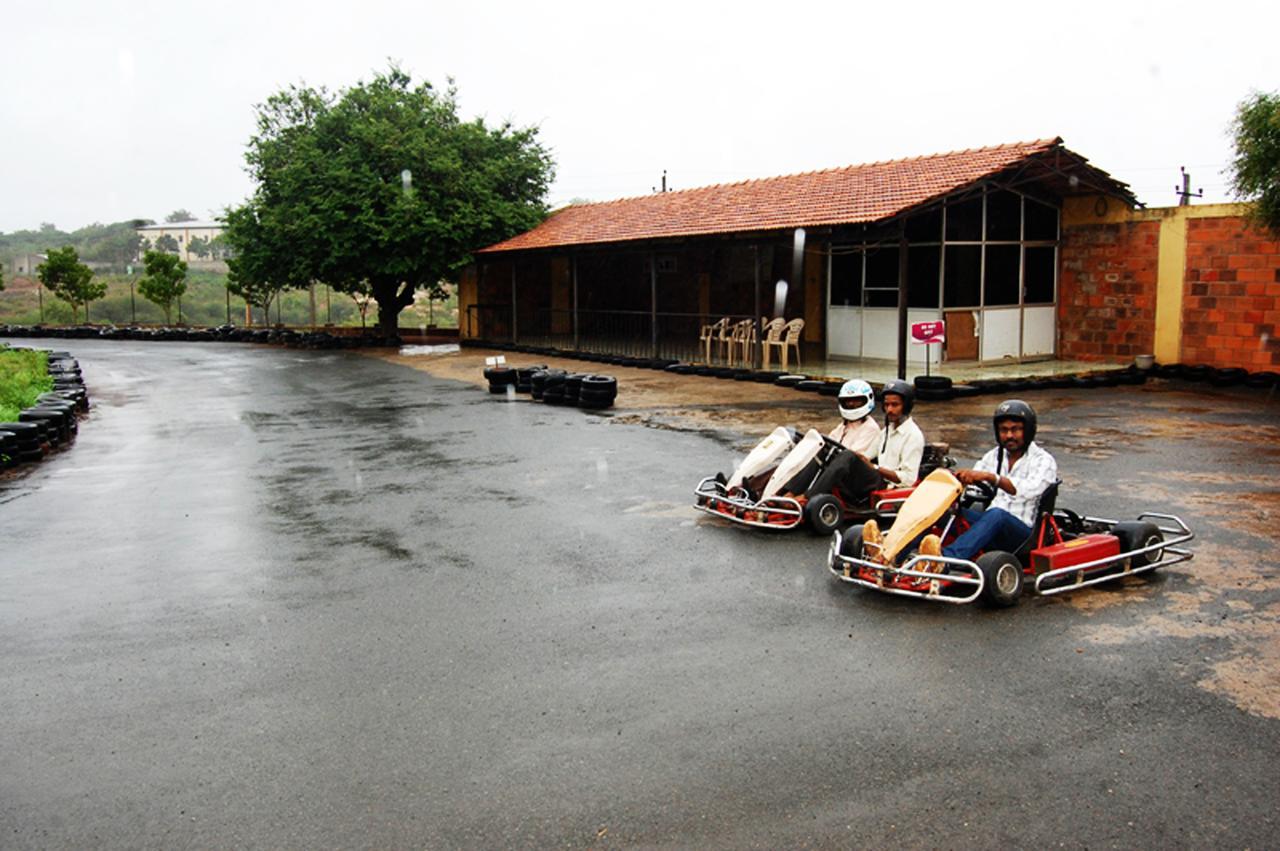 Cotton County Club And Resort Hubli Dış mekan fotoğraf